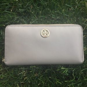 SOLD ON Ⓜ️‼️‼️Authentic Tory Burch Wallet